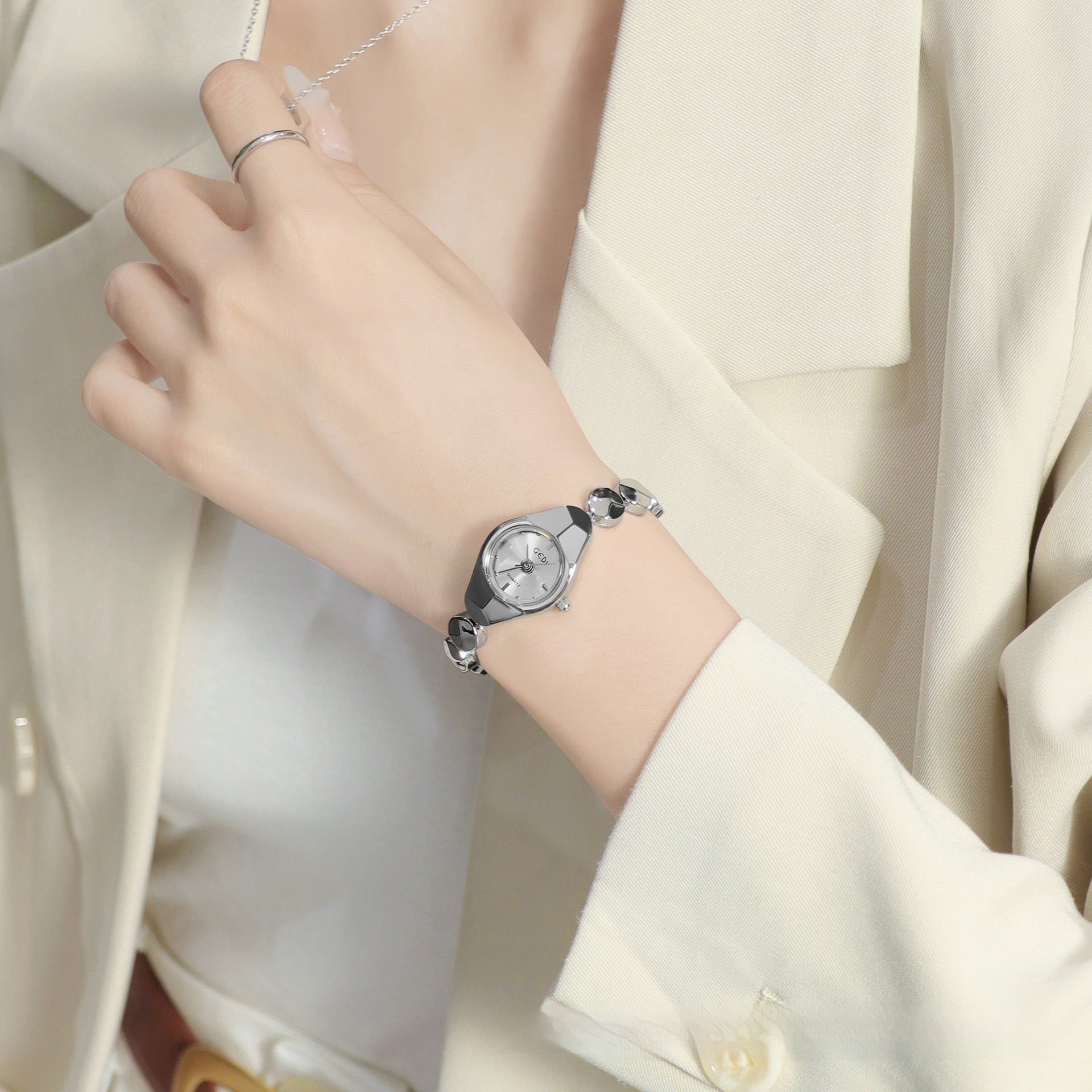 Stylish And Minimalist Womens Alloy Watch